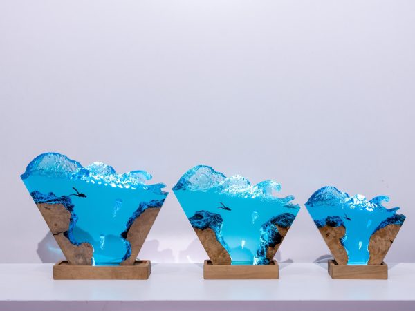 Personalize Handmade Ocean Wave Resin Lamp – Diver & Jellyfish Epoxy Art with Wood Base Night Lamp | Gift for Mom
