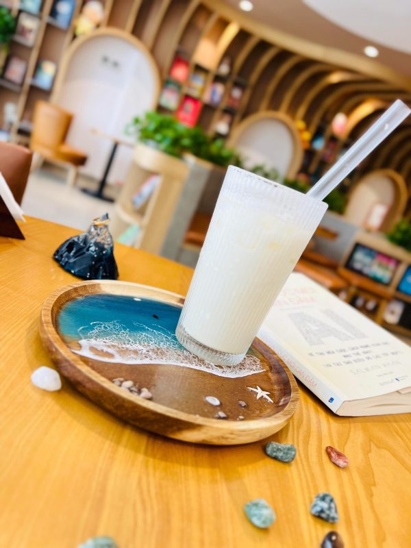 Ocean Resin Round Bathroom Tray | Handmade Beach Wave Wooden Décor with Starfish & Shells | Gift for Mom | Gift for Ocean Lovers